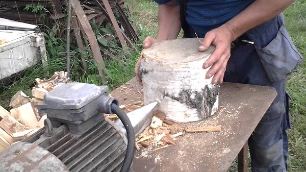 Как колоть дрова дровоколом
