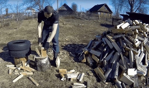 Как колоть дрова топором